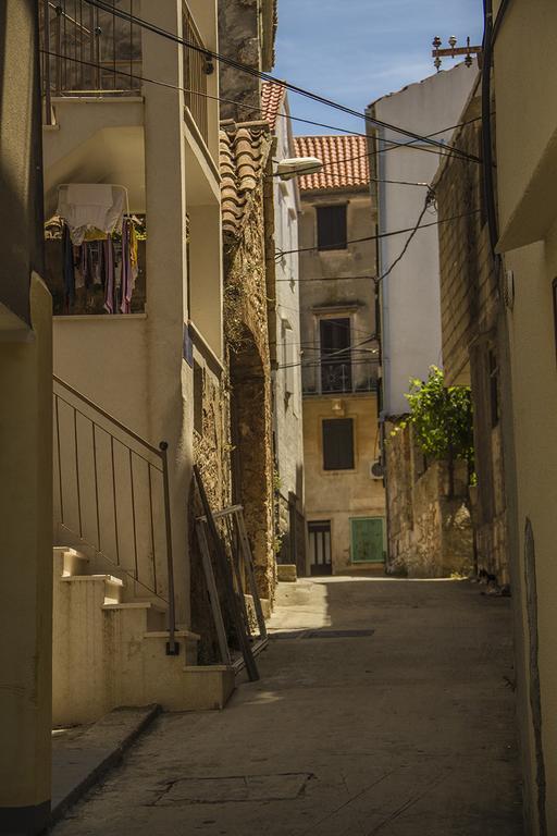 Hill House Marija Apartment Komiža Екстериор снимка